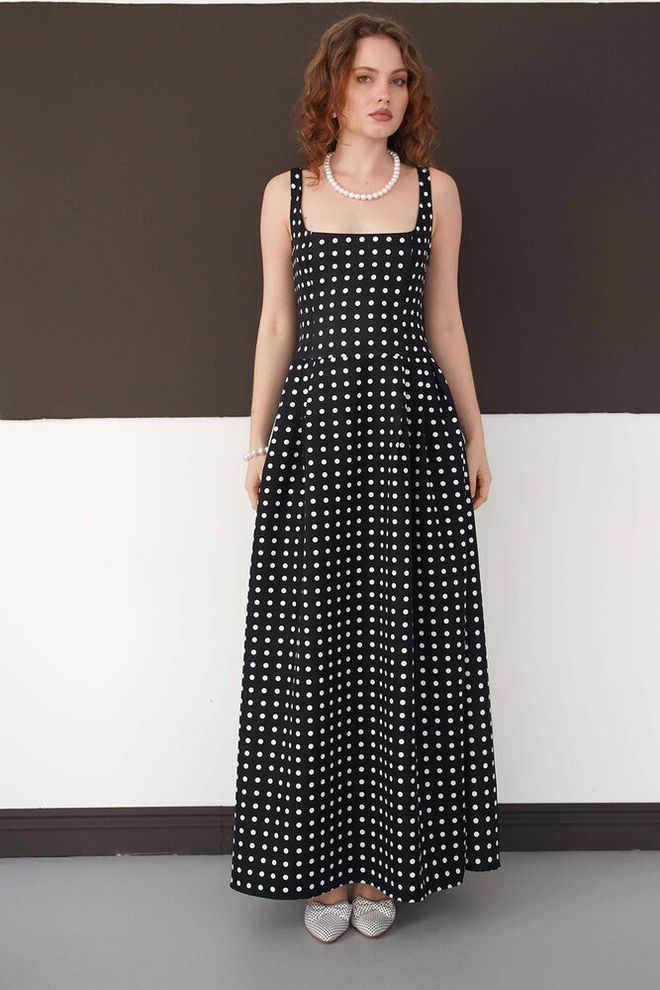 Square Neck Sleeveless Polka Dot Maxi Dress, High Waist A-Line Flowy Long Dress for Mature Women Over 50 Summer Casual Vacation Outfit